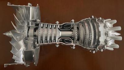 苏州中瑞智创三维科技股份赠予我院三维打印解剖式涡扇发动机模型
